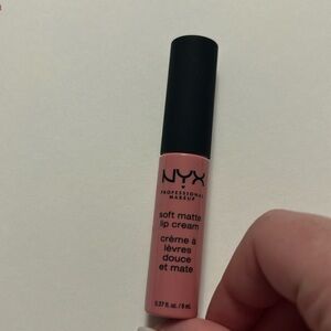 NYX soft matte lip cream shade Istanbul